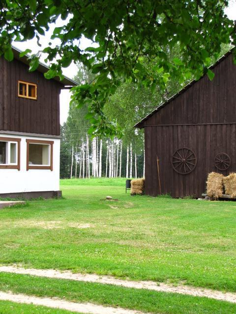 Brivdienu Maja Melderi Casa de hóspedes Ape Exterior foto